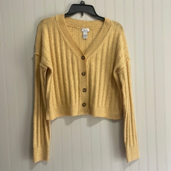Rue 21 cropped button up cardigan sweater in yellow gold size small - Picture 1 of 6